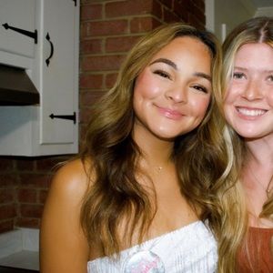 Meet your Posher, Charol